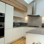 Oryx Apartment